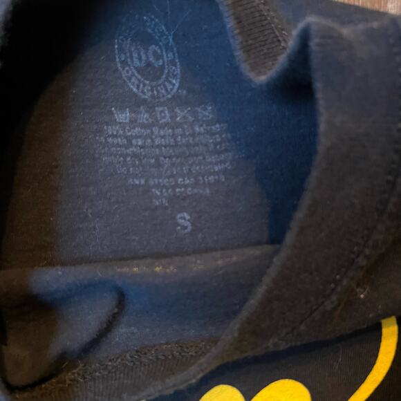 DC Comics Originals Adult SM Keep Calm And Fight On Graphic T-shirt - Picture 3 of 4